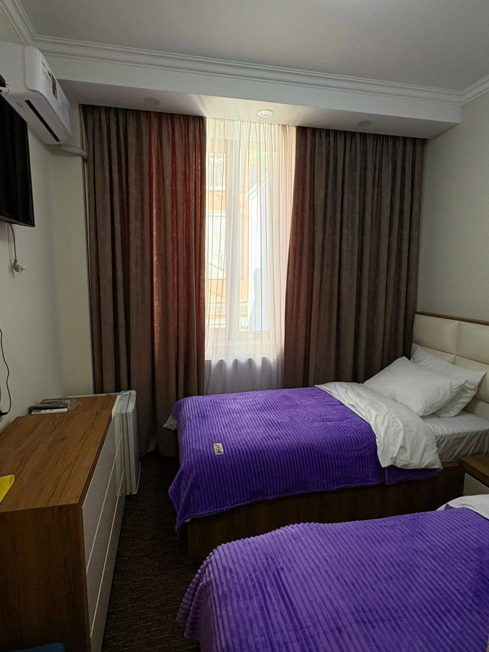 Maya Rooms Hotel — twin room